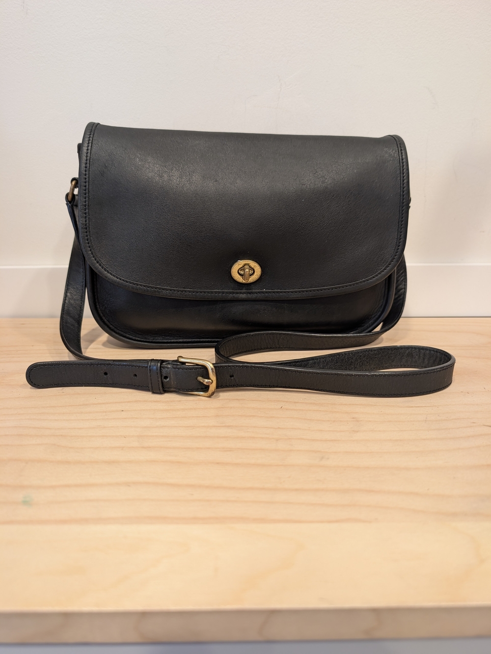 Authentic Vintage Coach Black Leather City Bag Crossbody 9790 - Picture 2 of 15